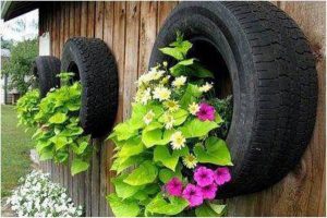 Berkebun Bunga Vertikultur Menggunakan Ban Mobil Bekas
